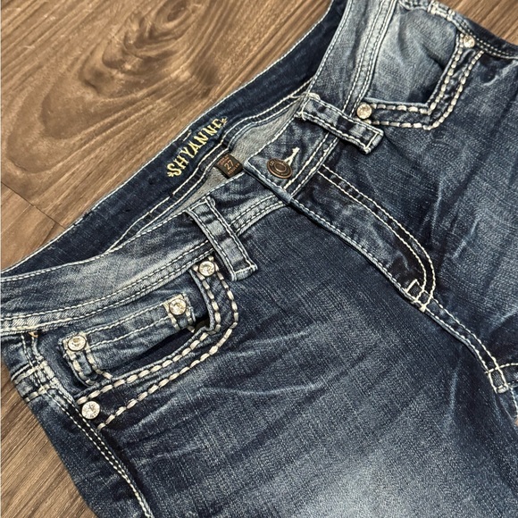 Shyanne Bootcut Jeans Floral Back Pocket | Size 27 - Picture 4 of 6